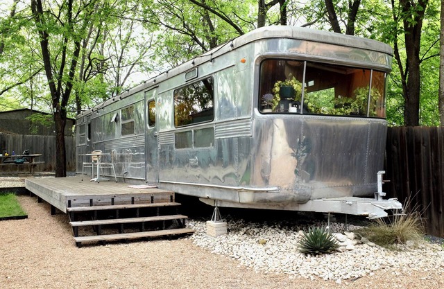 Quintessential Austin house with private recording studio in back