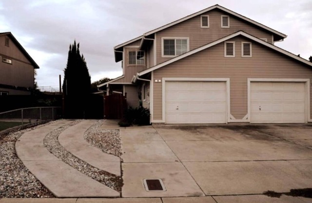Quite 3 bedroom 1.5 bathroom 2 story house