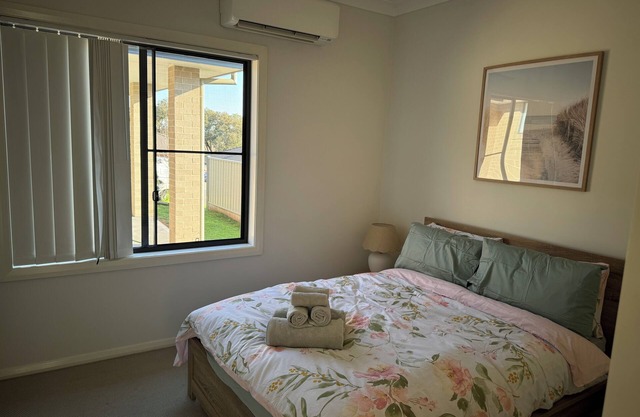 quite , and modern flat , close to CBD
