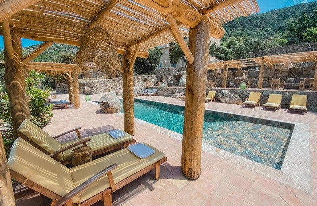Résidence de Luxe 4 étoiles à Pietralba, 4 logements piscine chauffée BALAGNE