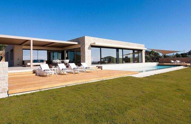 R 1466 Roca with BBQ (gas), Wine cooler & Outdoor shower.