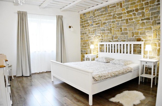 R Cottage Jacuzzival