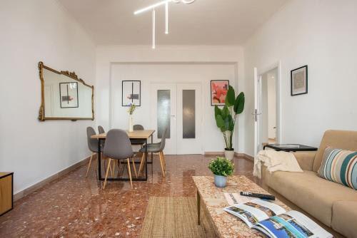 R&R-Tuscolana spacious apartment front of the Subway