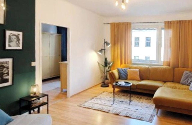 Raaber 1BR + 3 Min to U1 Metro + Free Parking