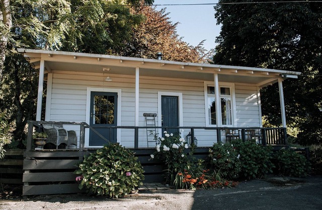 Rabbiter’s Cottage. Family. Farm Stay. Country.