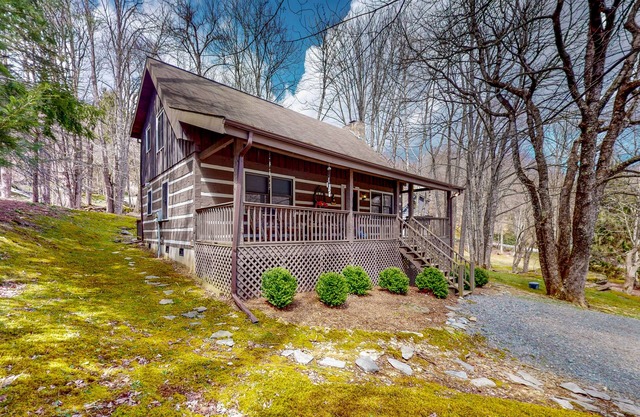Radiant cabin with fireplace, kitchen, & board games - skiing & golf nearby