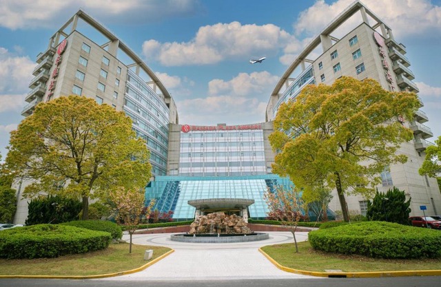 Ramada Plaza Shanghai Pudong Airport - 3 mins to PVG depature floor & check entrance with hotel shuttle