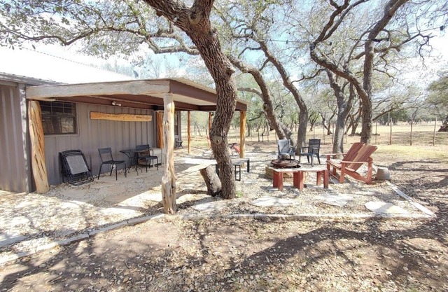 Ranch Escape w/ Firepit+ 5 Minutes to Wineries