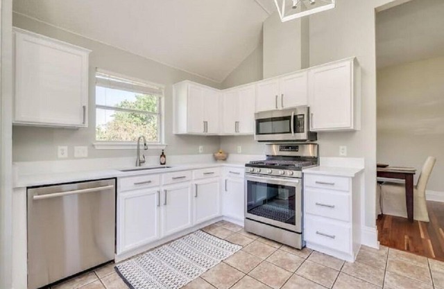 Ranch style 4 bedroom close to Domain & Kalahari