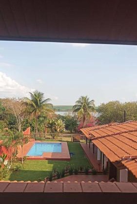 Rancho completo com vista na beira do rio