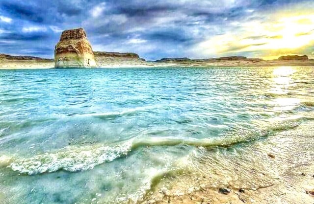 RARE FIND: Overlook Lake Powell from your deck