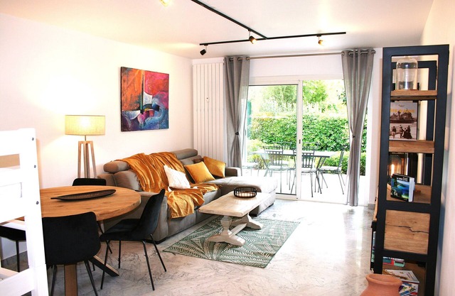 Rare seaside garden apartment