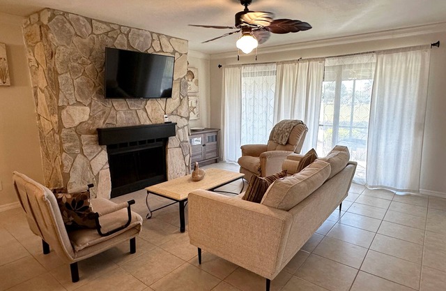 Recently remodeled condo in peaceful community close to beaches
