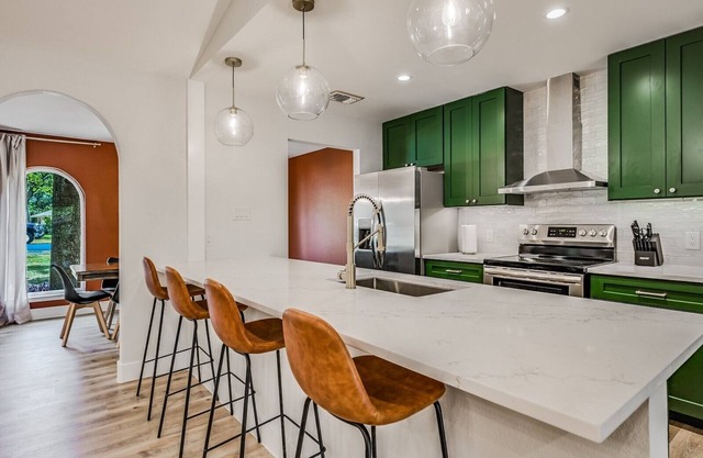 Recently Remodeled Home~ Great for Small Groups & Families!