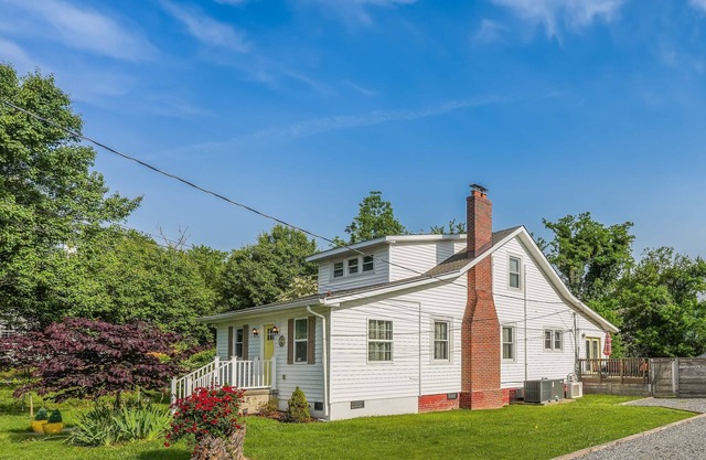 Recently Renovated 4BR 3BA Home