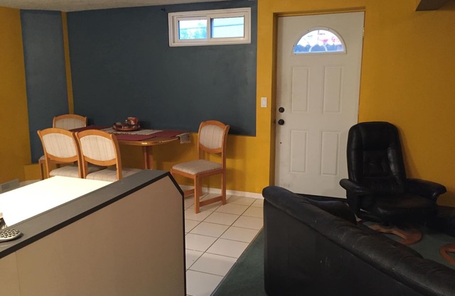 Recently Renovated Spacious 2 Bedroom Pet-Friendly Suite