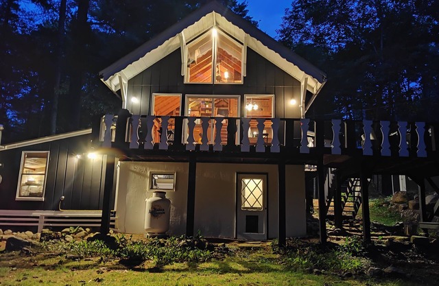 Red Fox Chalet with access to lake, mountain trails and river