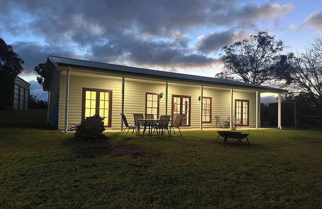 Red Hill Farmstay Bathurst, 3BR Country Stay, only minutes to CBD. Sleeps 8