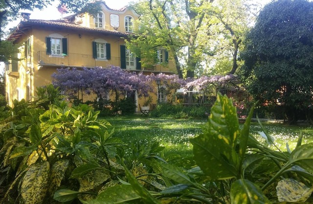 Red Room at Villa Mirano Bed and BreakFast Piossasco - Turin - Piedmont