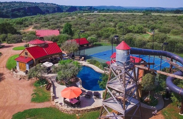 Red Sands Ranch River Resort - Private 4-Story Water Slide!