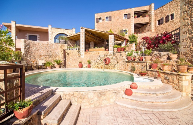 Red villa Fliskouni - 1 bedroom - 2 balconies - sea, mountain and pool view.