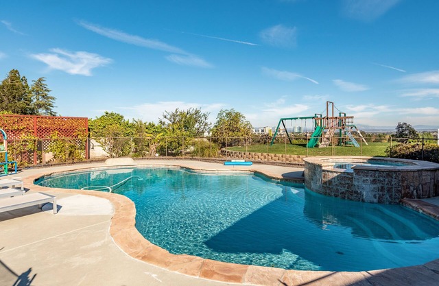 Reduced - NEW LISTING! La Jolla Shore Family Retreat with Pool and Sauna!