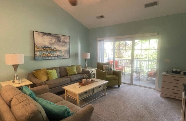 Reduced rates for rest of season! Beautiful condo!
