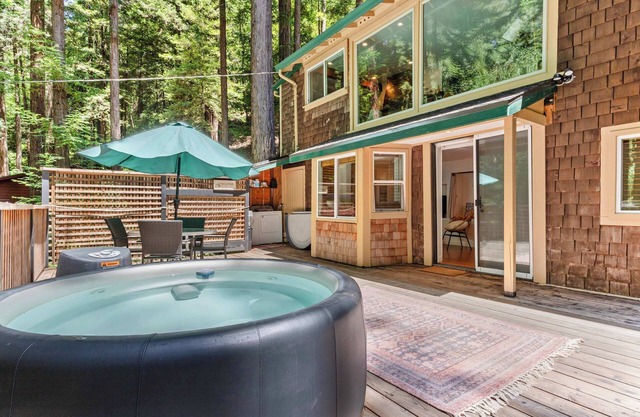 Redwood Cabin w/Hot Tub | Canyon View | Dogs OK