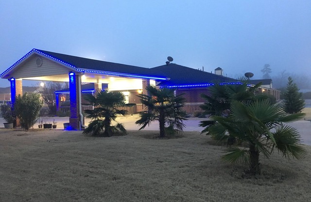 Redwood Inn and Suites