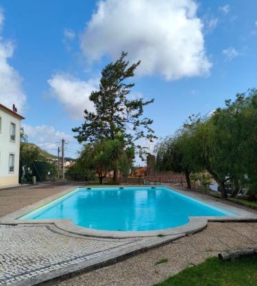 Refúgio com Piscina no Sopé da Serra de Montejunto