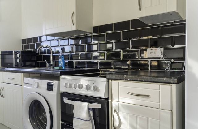 Refreshing Modern Apartment in Clydebank