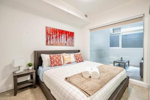Regent Park Suite 2BR Apartment - Near Downtown Toronto
