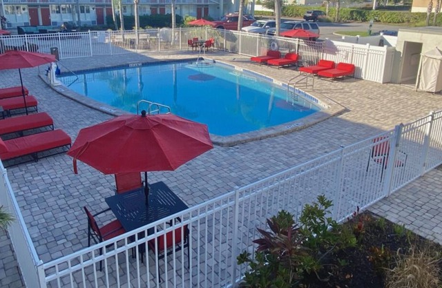 Relax and Recharge! 3 Serene Units, Free Breakfast & Parking, Pool