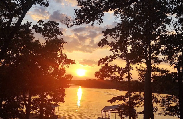 Relax in Comfort, Family Friendly, Lakefront Custom Home