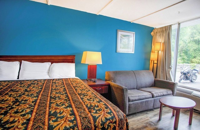 Relax in Comfort with a King-Sized Bed and Free Parking Included
