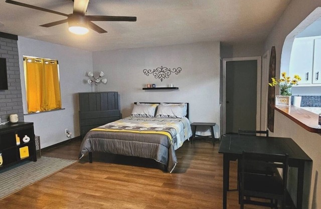 Relax in the country, enjoy the peacefulness under canopy of oak trees.