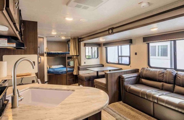Relax in WiFi RV, Minutes to Local Parks