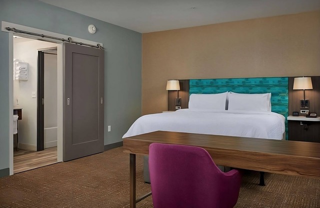Relax with Indoor Pool, Breakfast & Gym Near Oregon Wine Country