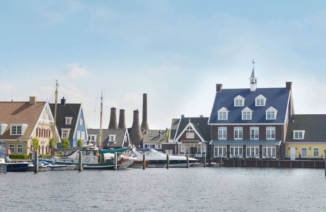 Relaxing 2-Unit Stay by Gooimeer | Walk Naarderbos & Explore Nightlife