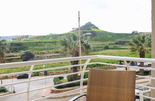 Relaxing 3BR Home with Beautiful Views, Gozo