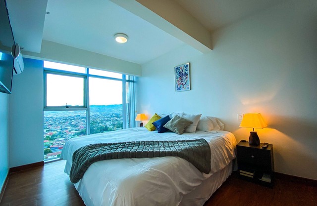 Relaxing Apt 17th Floor w Balcony Pool A/C Wifi