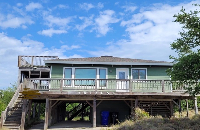 Relaxing Beach House with Panoramic Views and WiFi