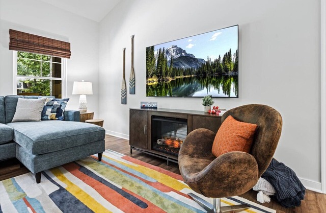 Relaxing Family Getaway - Fire pit, Game Room, Water Toys, Beach, Pool, & Tennis