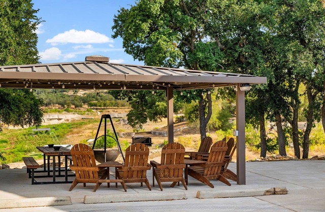 Relaxing Family Retreat - Two Homes - Kids Playhouse - Gazebo