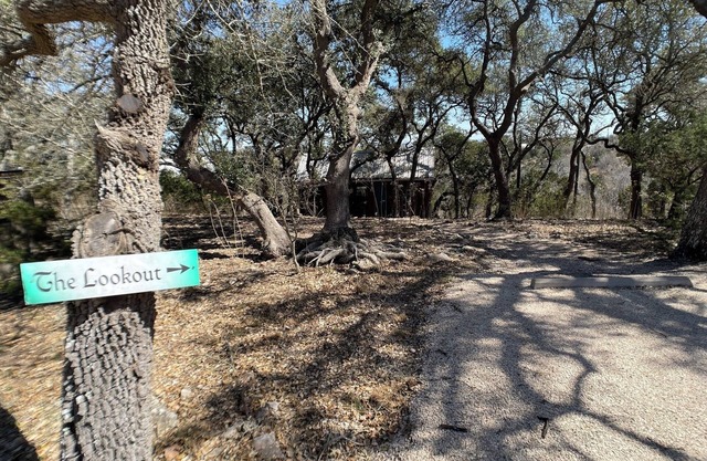 Relaxing Getaway at The Lookout Cabin, Pet Friendly