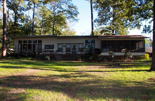 Relaxing Lake Front Property On Lake O the Pines Near Jefferson, Tx.