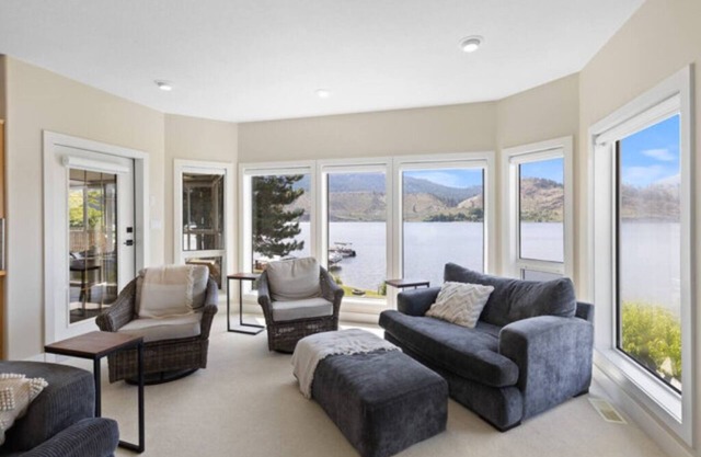Relaxing Lakefront Bungalow Suite 2 Bedrooms – Steps from Skaha Shoreline
