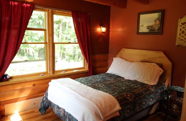 Relaxing lodge in the woods