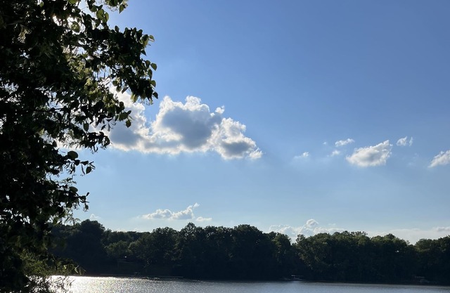 Relaxing Morse Lake Waterfront Cottage in Cicero!