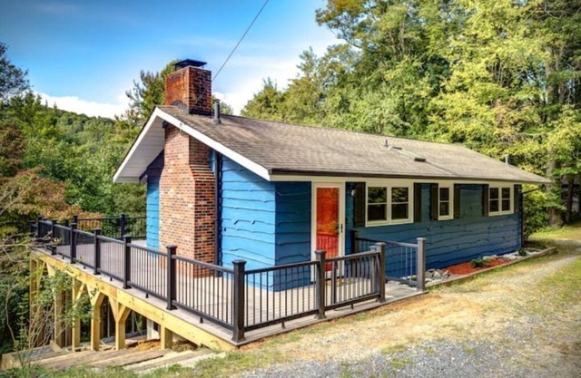 Relaxing Mountain Cabin for Families with Dogs